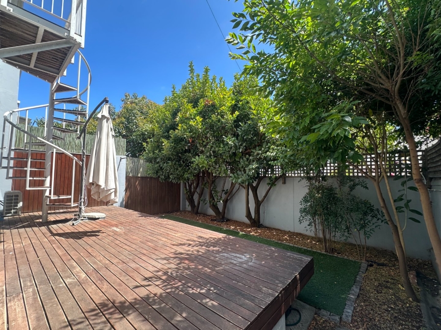 To Let 3 Bedroom Property for Rent in Green Point Western Cape